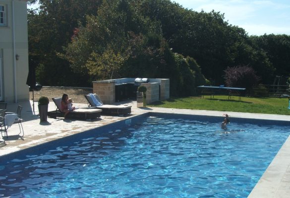 Outdoor Tiled Swimming Pool – Bude